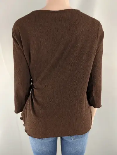 Blusa marrón con detalle de lazo - miniatura 2