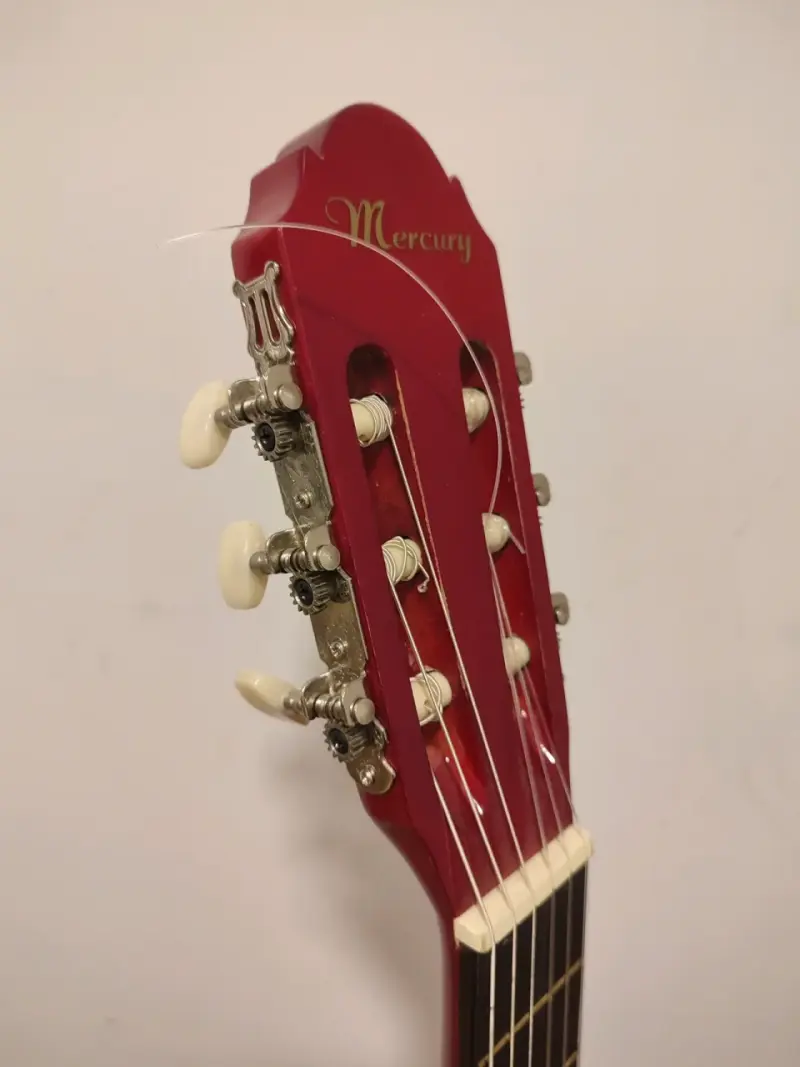Guitarra clásica roja Mercury con funda - 5