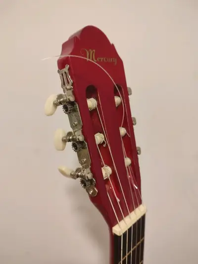 Guitarra clásica roja Mercury con funda - miniatura 5