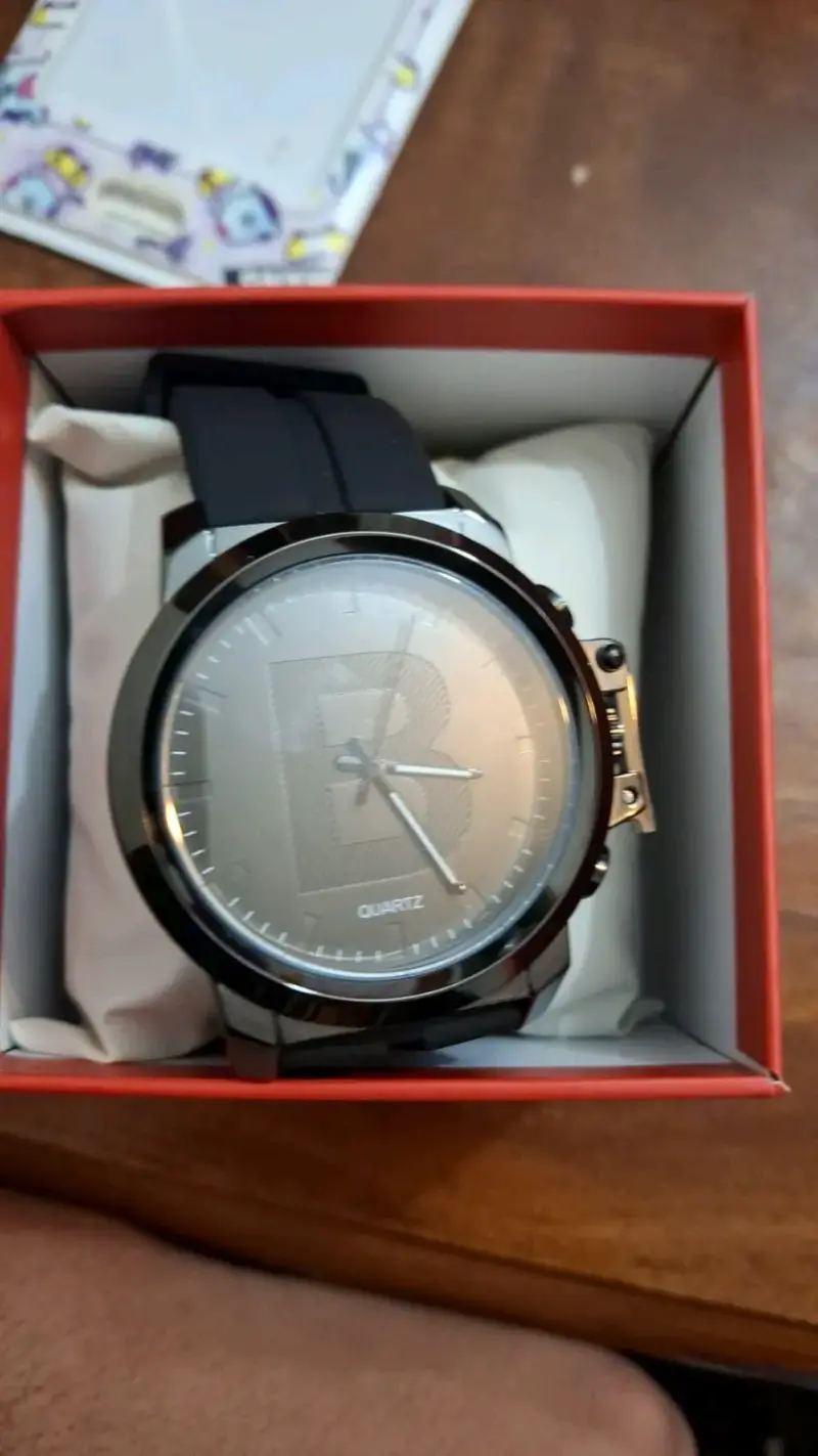 Reloj de pulsera negro con correa de silicona - 3