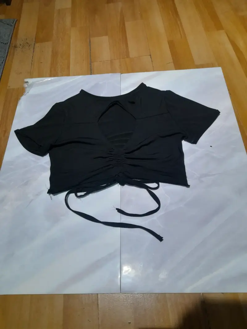 Polera shein negra ajustable con lazo - 1