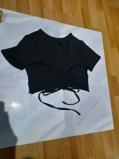 Polera shein negra ajustable con lazo - miniatura 3
