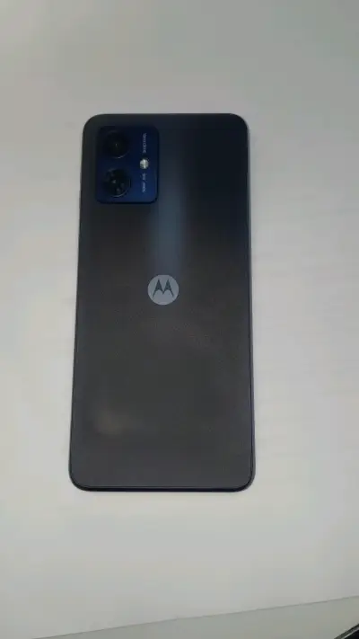 Smartphone Motorola con pantalla grande y cámara dual - miniatura 2