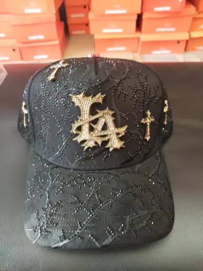 Gorra con diseño bordado y estrellas - miniatura 6