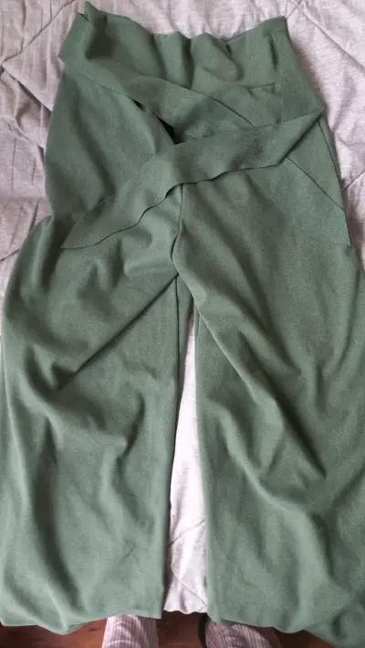 Pantalones de mujer en varios colores - miniatura 1
