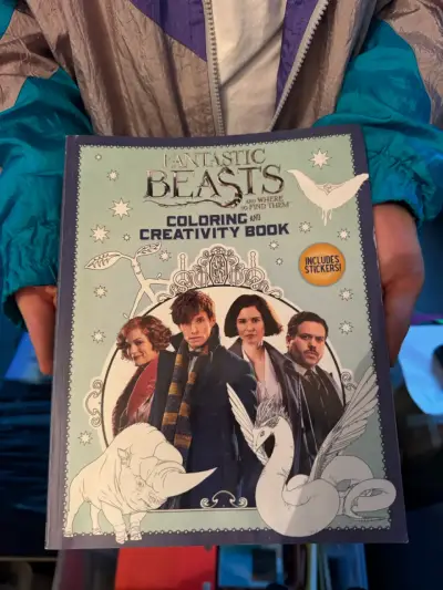 Libro de colorear Fantastic Beasts con stickers - miniatura 1