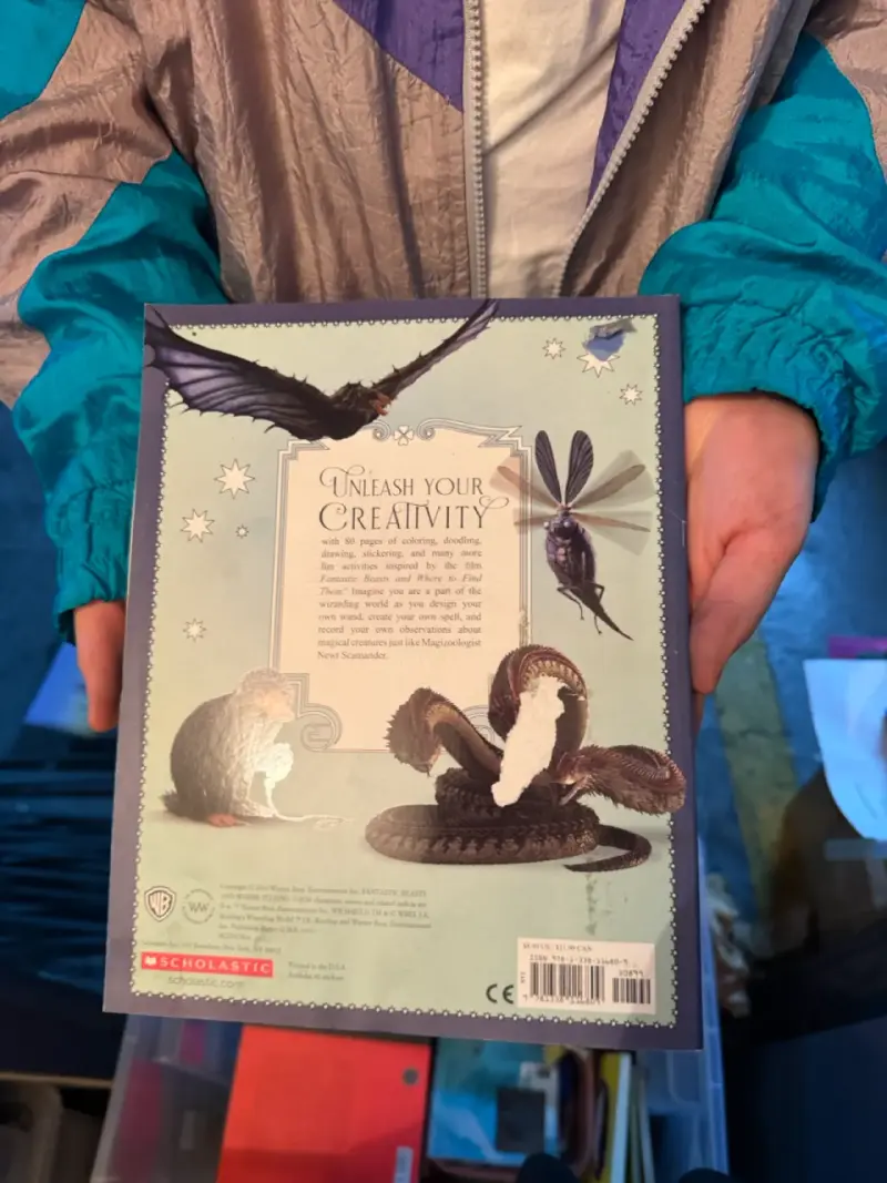 Libro de colorear Fantastic Beasts con stickers - 2