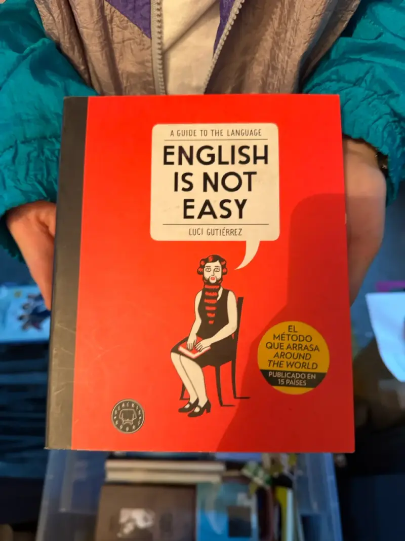 Libro 'English Is Not Easy' de Luci Gutiérrez - 1