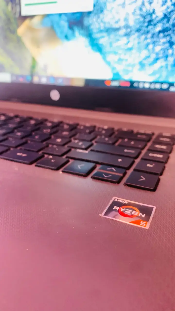 Laptop HP con AMD Ryzen 5 - 2