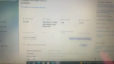 Laptop HP con AMD Ryzen 5 - miniatura 4