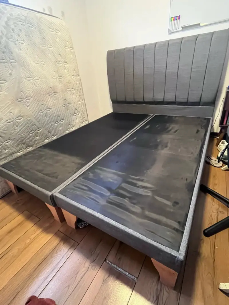 Cama de dos plazas con respaldo - 1