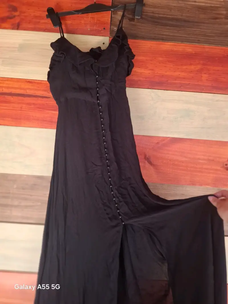 Vestido largo negro con botones - 1
