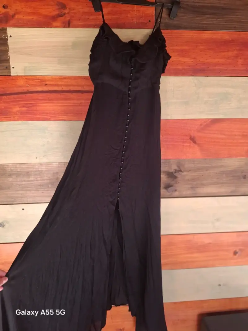 Vestido largo negro con botones - 2