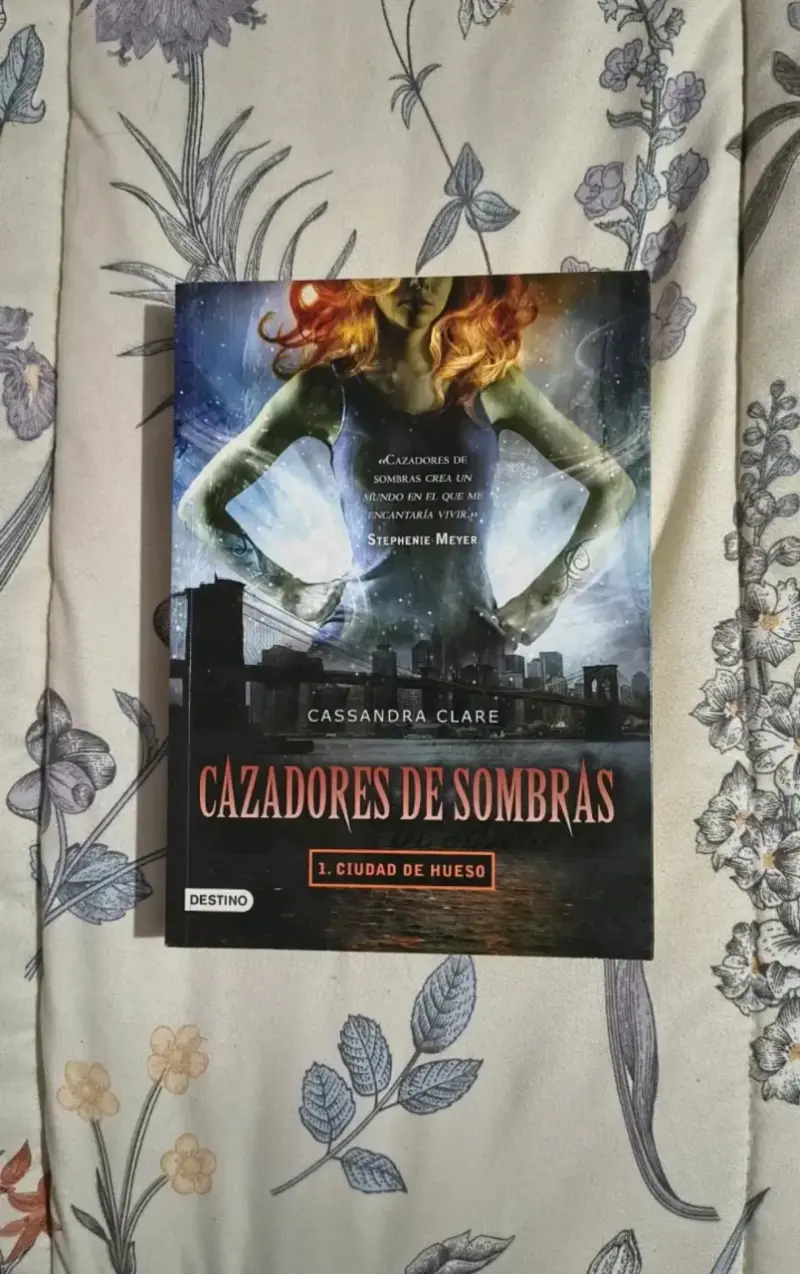 Libro Cazadores de Sombras Ciudad de Hueso - 1
