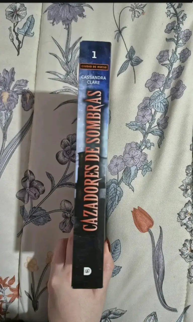 Libro Cazadores de Sombras Ciudad de Hueso - 3