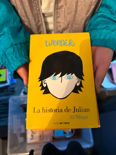 La Historia de Julian de R.J. Palacio - miniatura 1