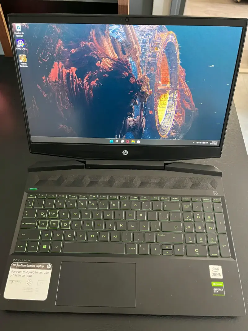 Laptop HP Pavilion Gaming con Intel Core i5 - 1