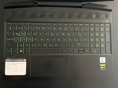 Laptop HP Pavilion Gaming con Intel Core i5 - miniatura 4