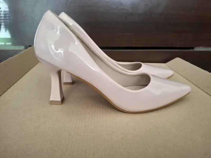 Zapatos de tacón alto color beige elegante - 3