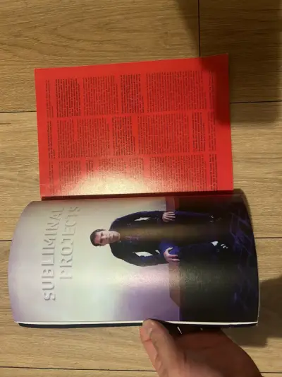 Revista Serie B Shepard Fairey edición especial - miniatura 2