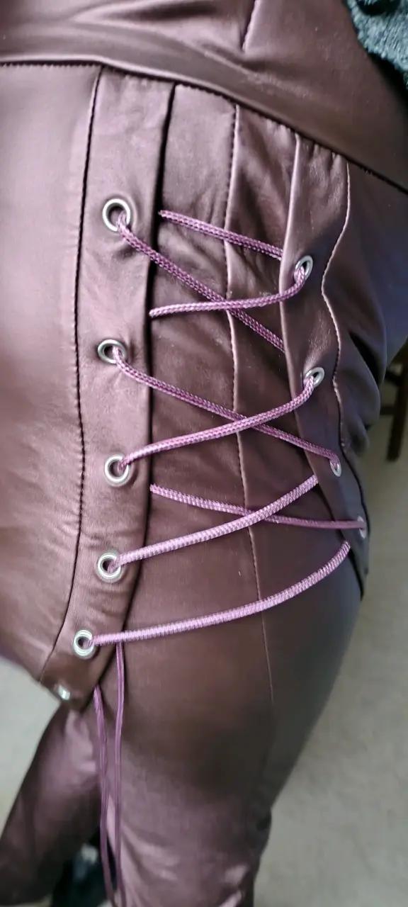 Pantalones de cuero sintético con cordones - 3