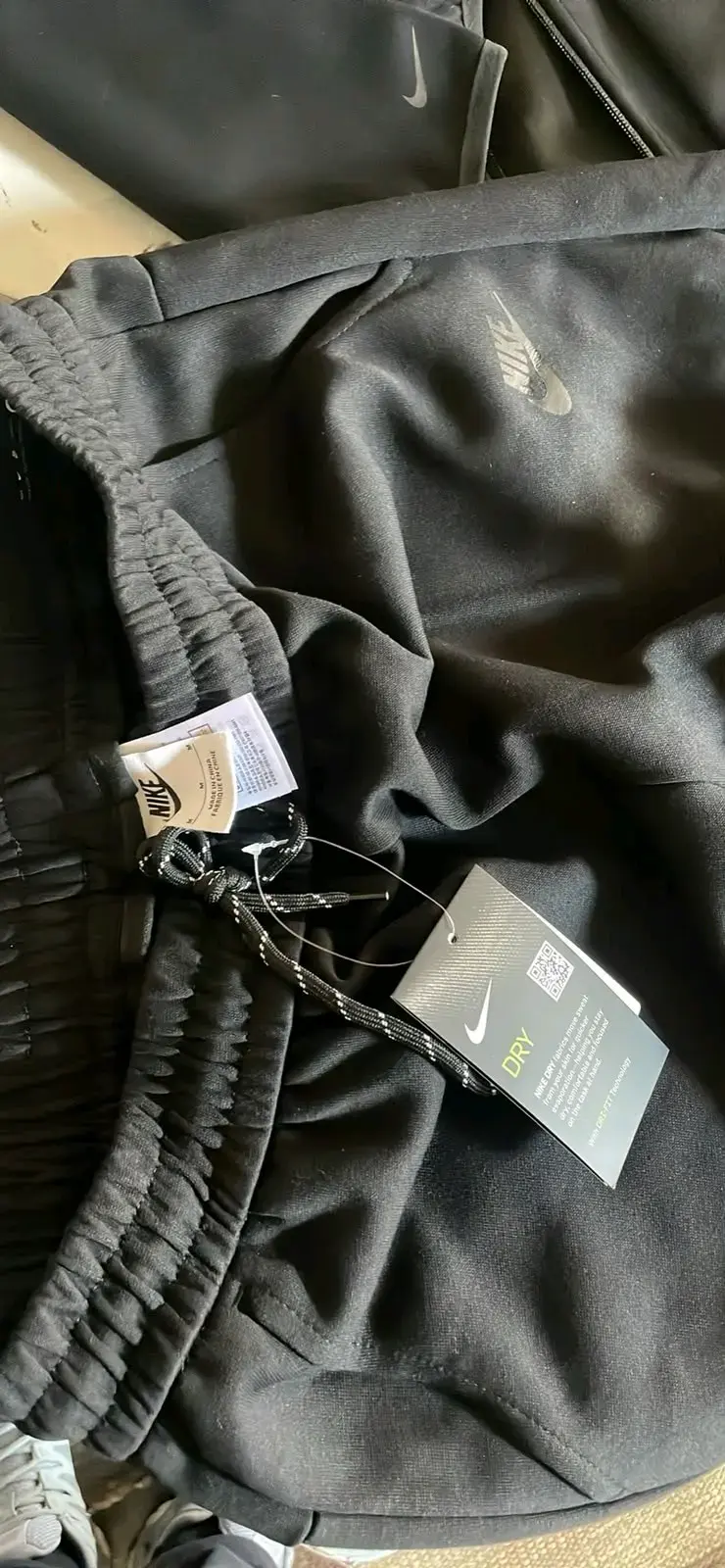 Conjunto deportivo Nike negro con capucha - 6