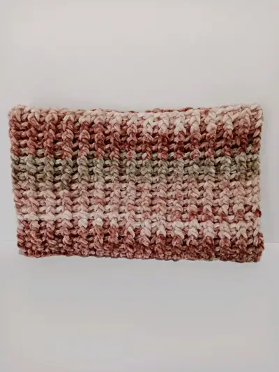Cuello tejido a mano en tonos tierra - miniatura 2