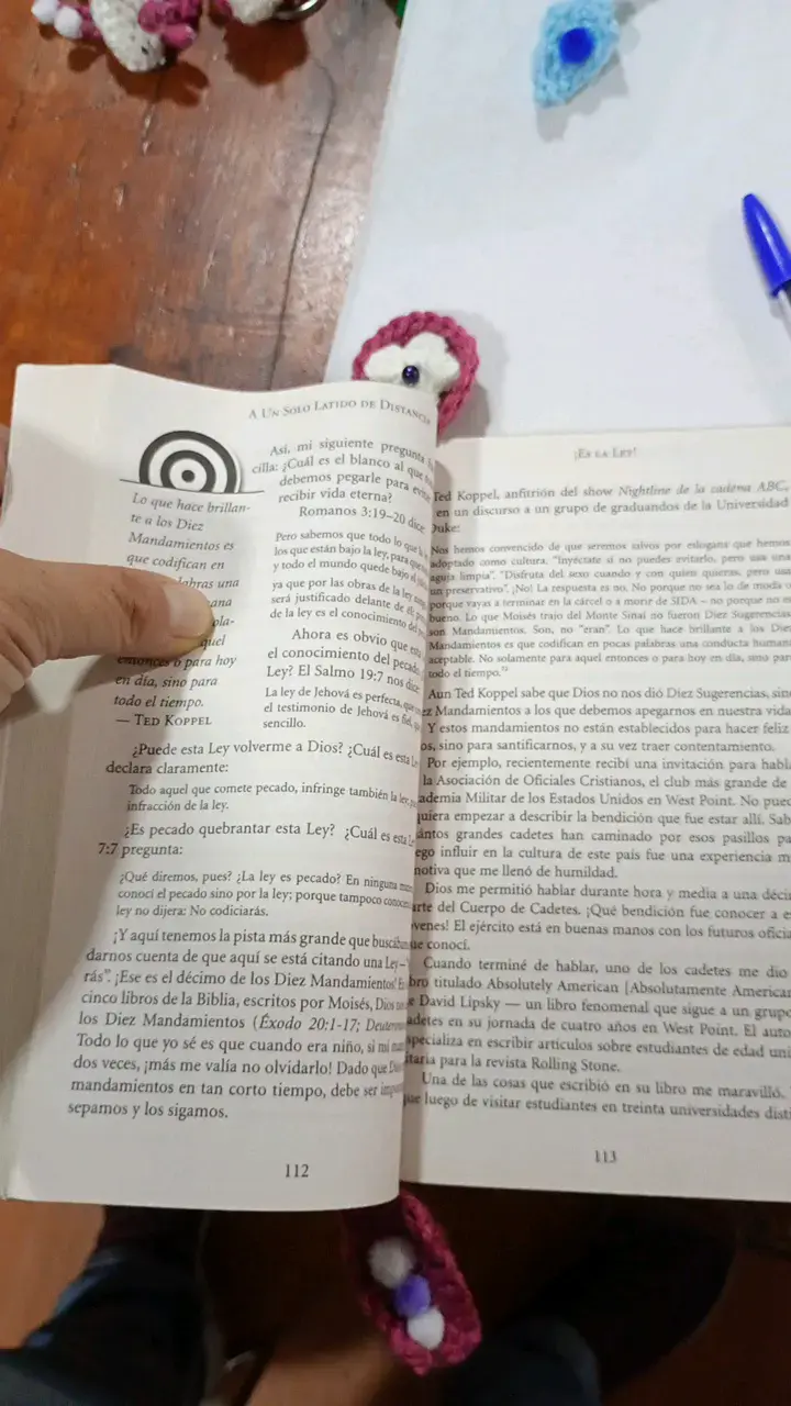 Separadores de libros tejidos a crochet coloridos - 3