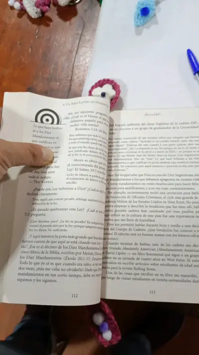 Separadores de libros tejidos a crochet coloridos - miniatura 3