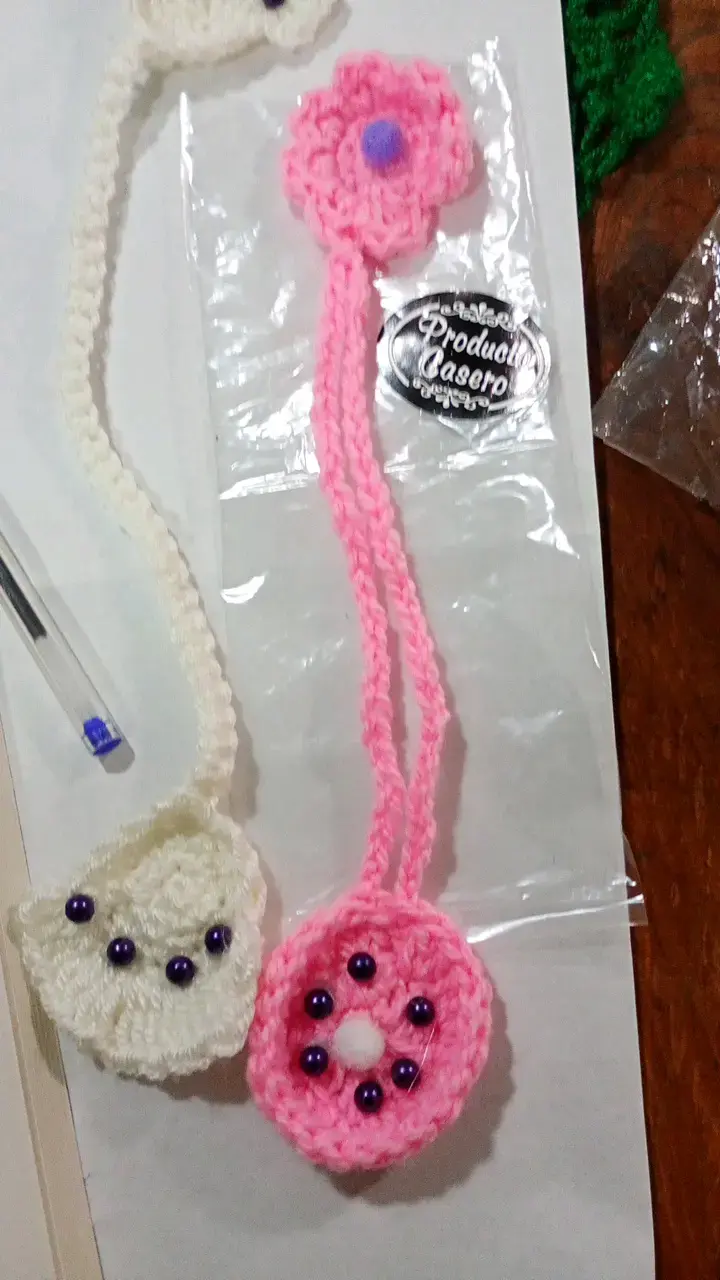 Separadores de libros tejidos a crochet coloridos - 4