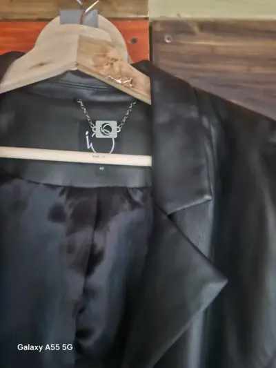 Chaqueta de cuero negra para mujer talla 40 - miniatura 1