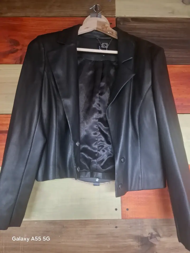 Chaqueta de cuero negra para mujer talla 40 - 2