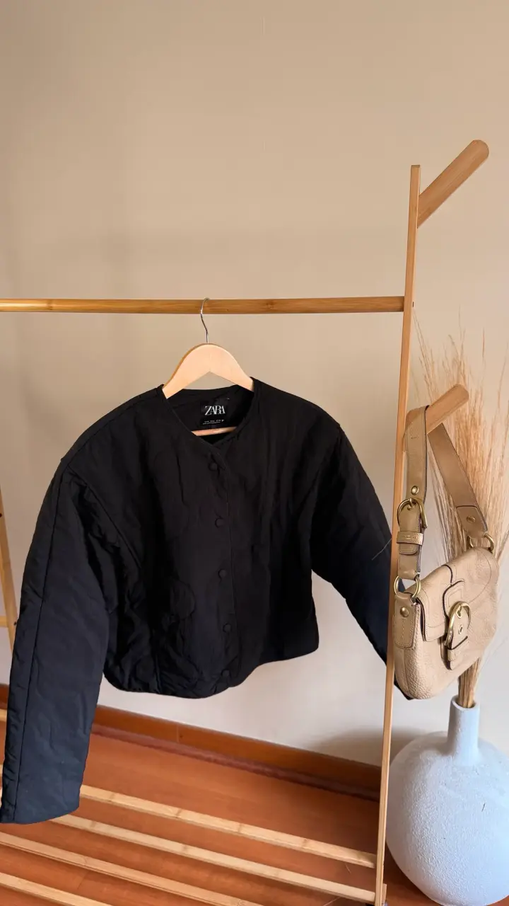 Chaqueta negra acolchada Zara para mujer - 1