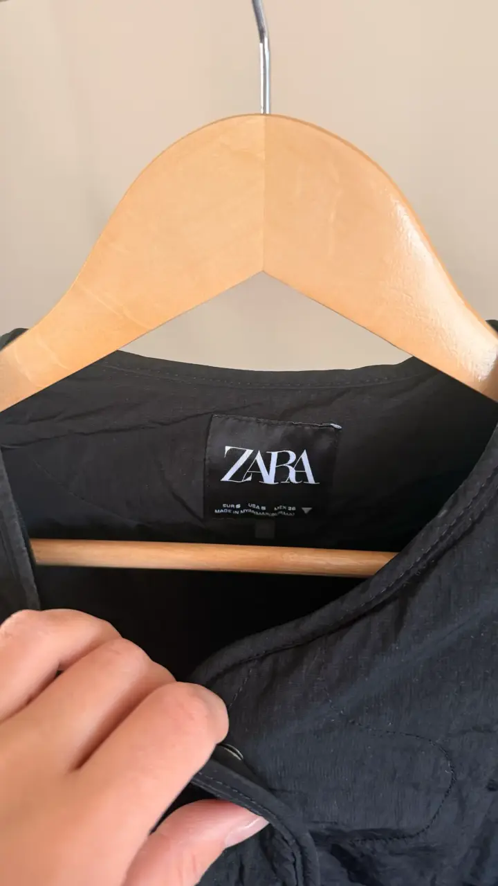 Chaqueta negra acolchada Zara para mujer - 3