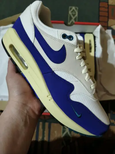 Zapatillas deportivas Nike Air Max 1 blancas y azules - miniatura 1