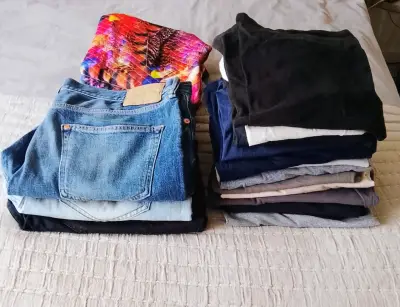Lote de ropa variada para hombre y mujer - miniatura 1