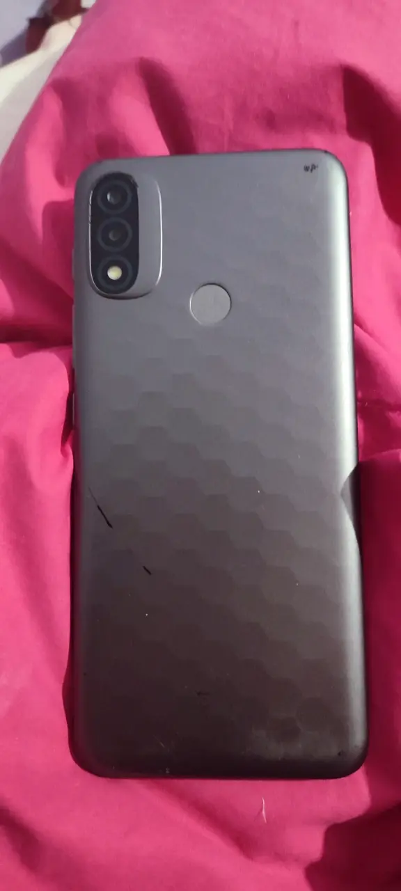 Motorola e20 con pantalla táctil y cámara dual - 2