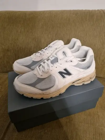 New Balance 2002 R beige talla 12 US - SIN USO - miniatura 1