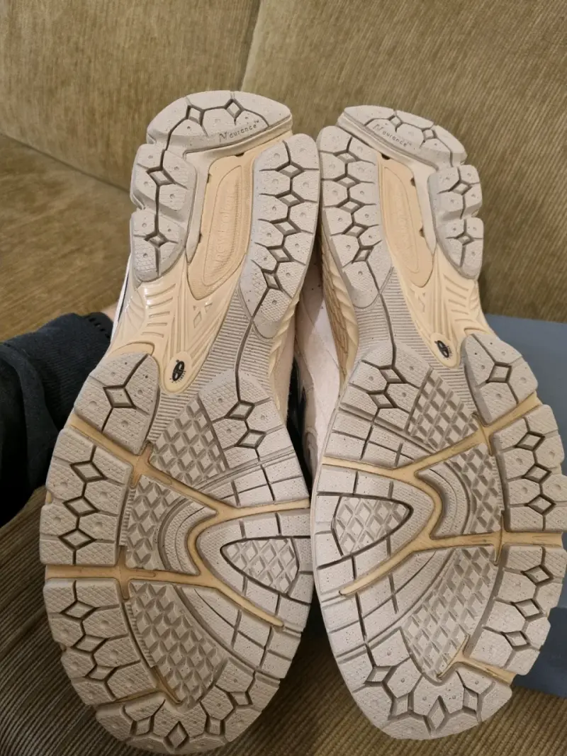 New Balance 2002 R beige talla 12 US - SIN USO - 3