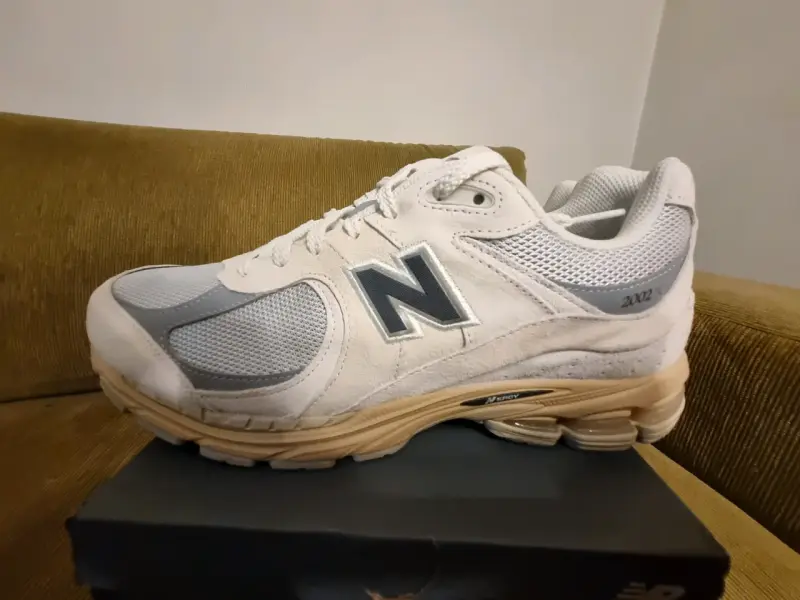 New Balance 2002 R beige talla 12 US - SIN USO - 4