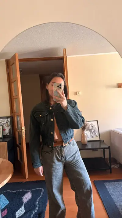 Chaqueta de mezclilla negra para mujer - miniatura 4