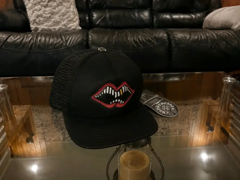 Gorra negra con diseño de labios Chrome Hearts - 2