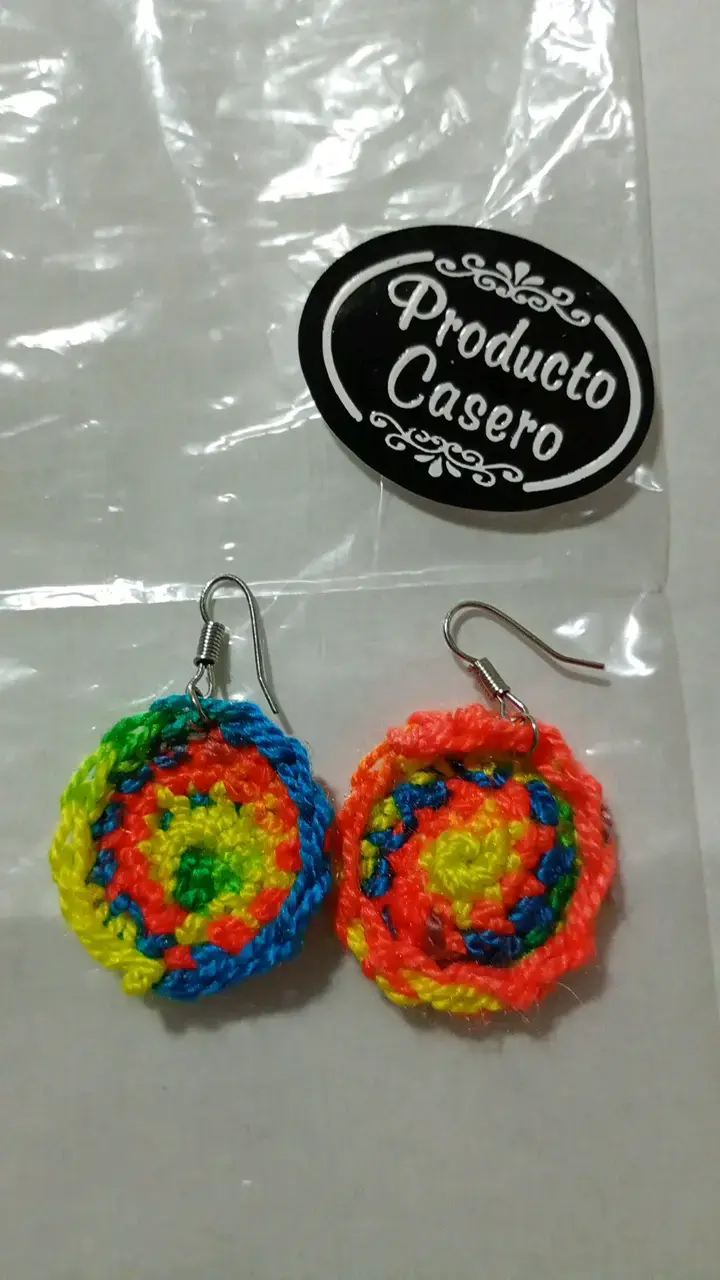 Aros tejidos a crochet multicolor