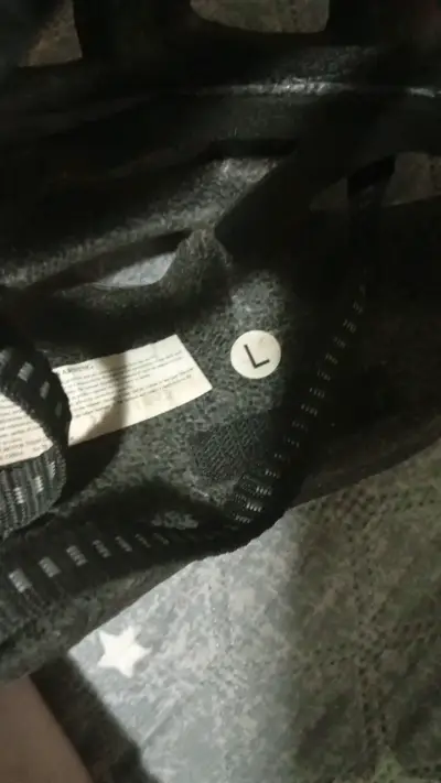 Casco de bicicleta negro y gris con ventilación - miniatura 4