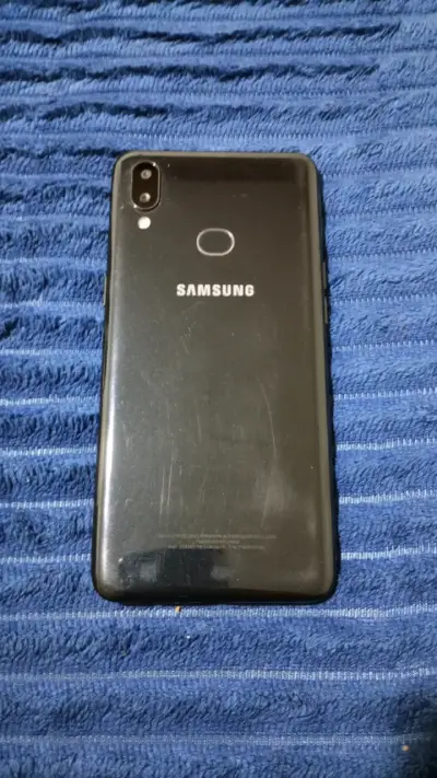 Samsung Galaxy A10s en buen estado con funda - miniatura 1