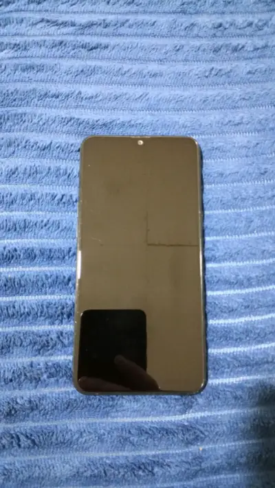 Samsung Galaxy A10s en buen estado con funda - miniatura 3