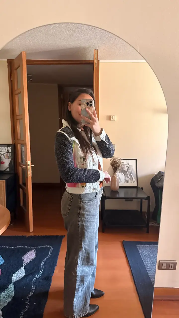 Chaqueta de mezclilla con diseño artístico - 5
