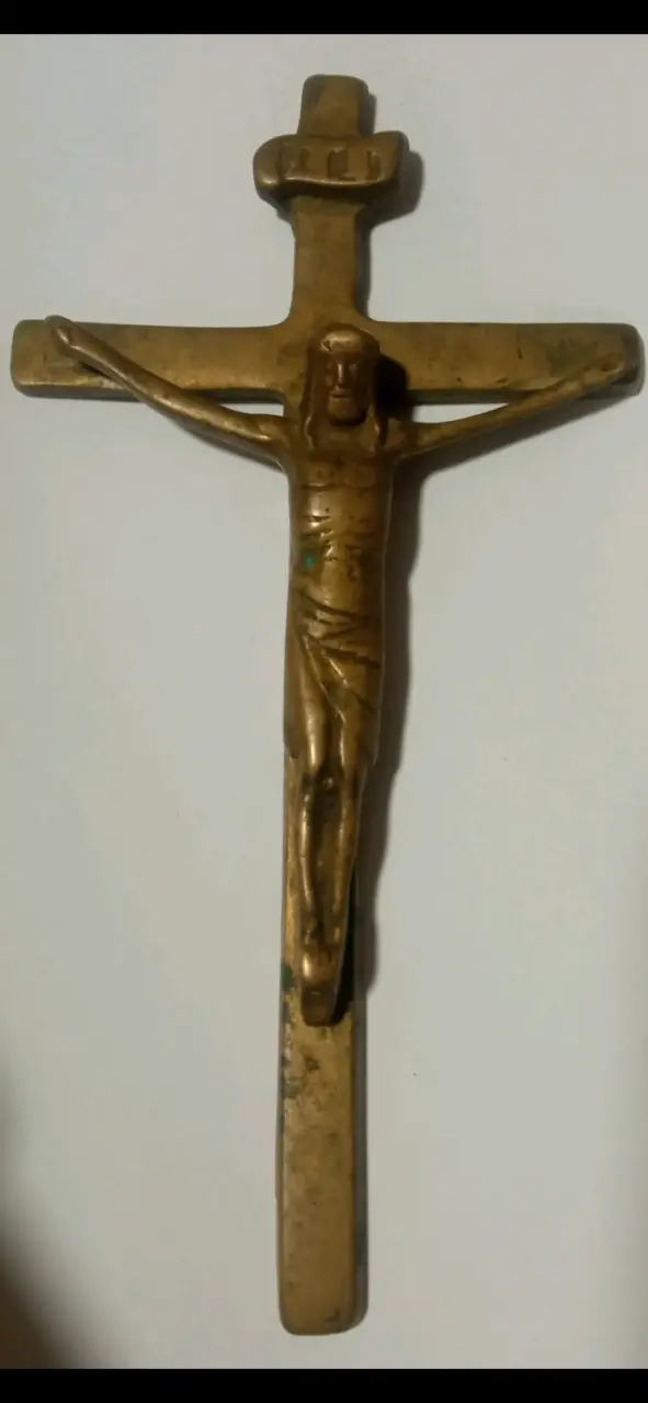 Crucifijo de bronce antiguo - 1