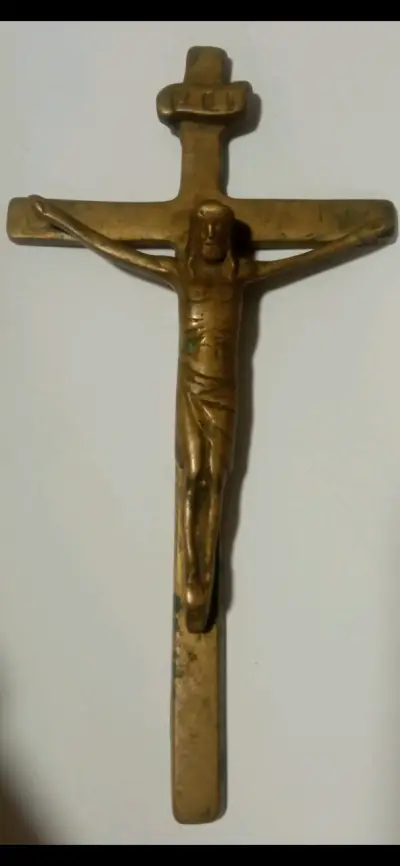 Crucifijo de bronce antiguo - miniatura 1
