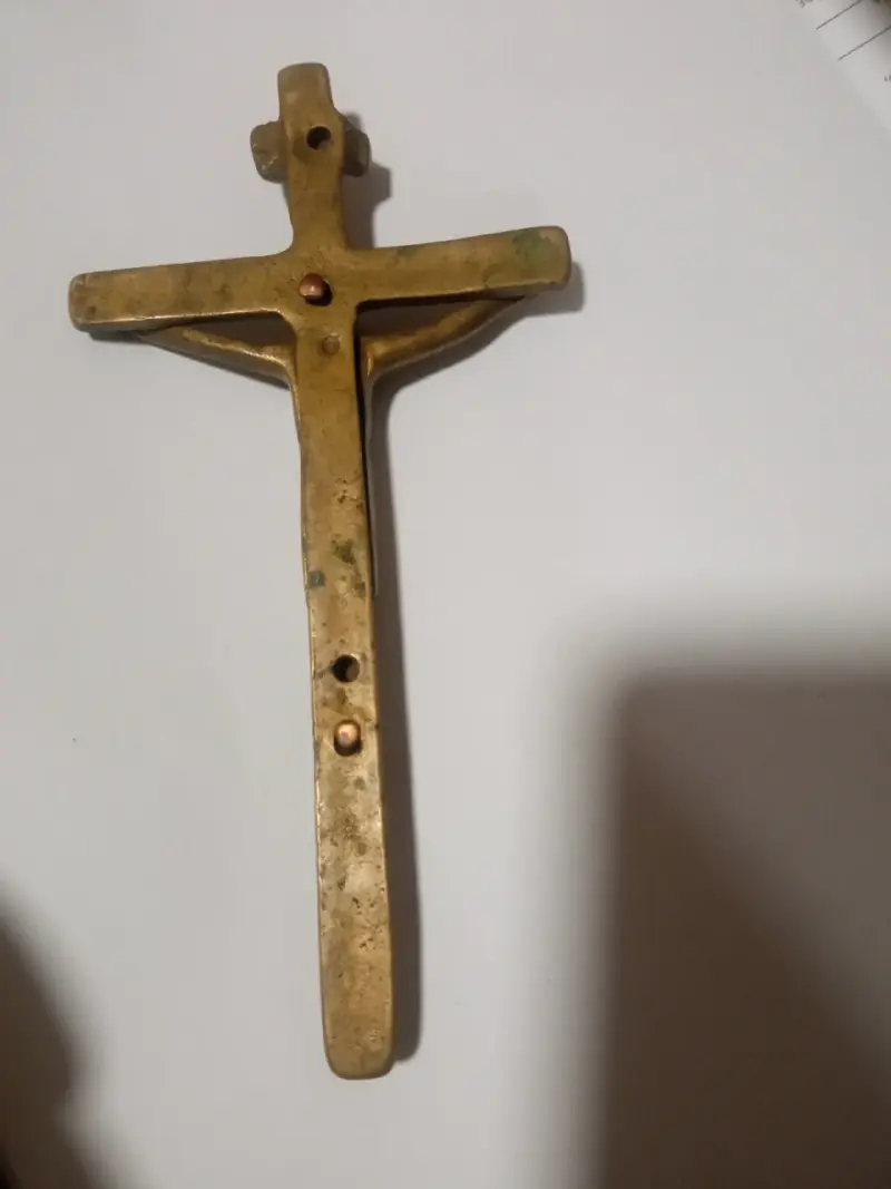 Crucifijo de bronce antiguo - 2